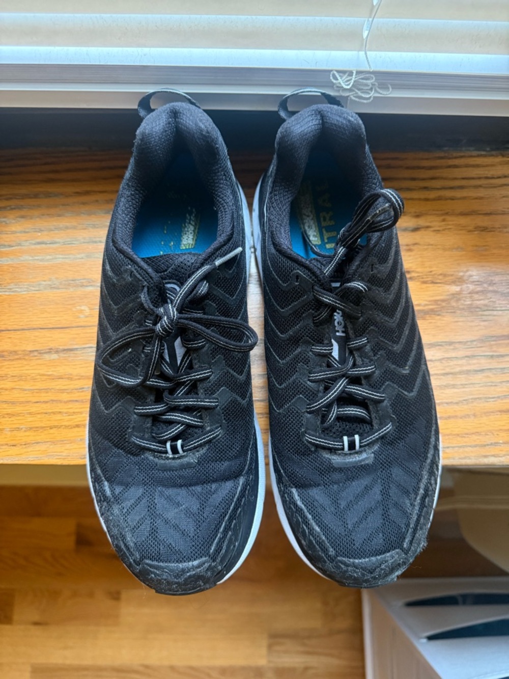 Hoka Clifton 4s- Size 9 - Picture 3 of 4
